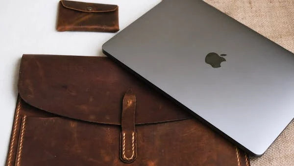 The Ultimate Guide to Selecting Your Next Laptop Bag: Balance Function and Elegance
