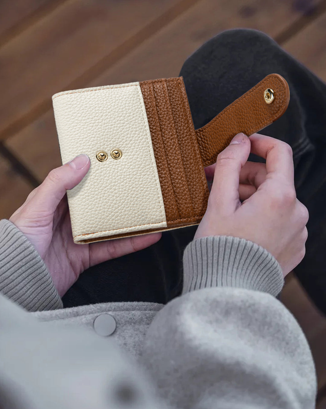 Lomy Slim Bifold Wallet – RFID Card Holder with Double Snap Closure
