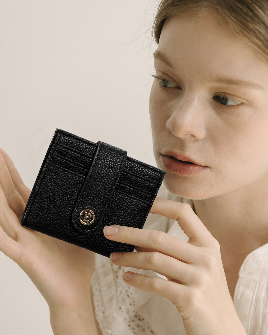 Lomy Slim Bifold Wallet – RFID Card Holder with Double Snap Closure