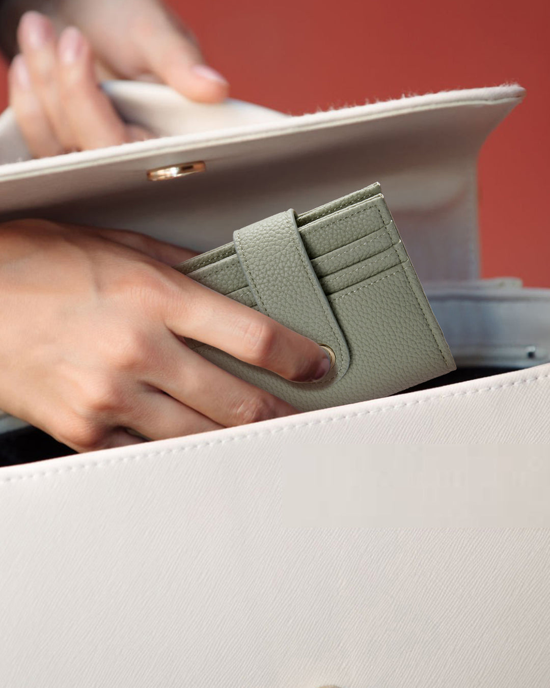 Lomy Slim Bifold Wallet – RFID Card Holder with Double Snap Closure
